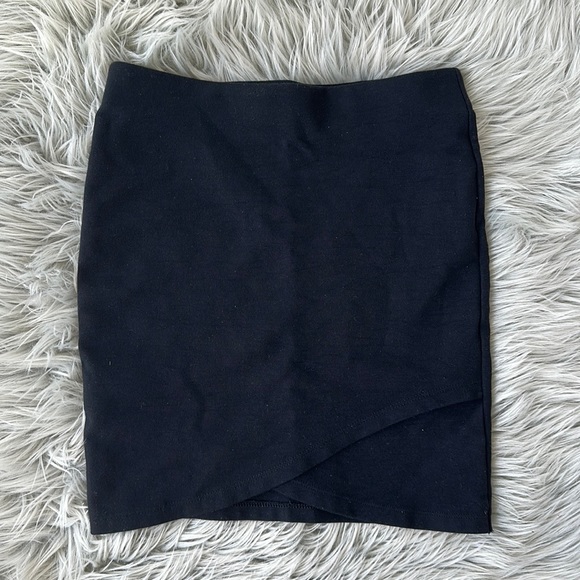 Aritzia Black Mini Skirt - Picture 1 of 5